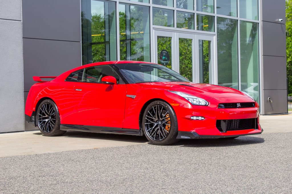 Used 2024 Nissan GT-R Premium AWD/4WD image 3