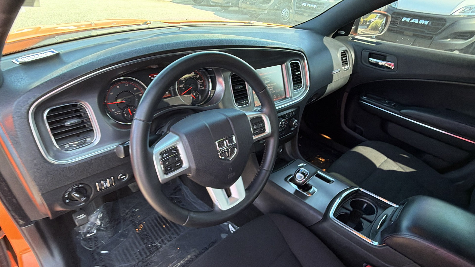 Used 2014 Dodge Charger SXT RWD image 25