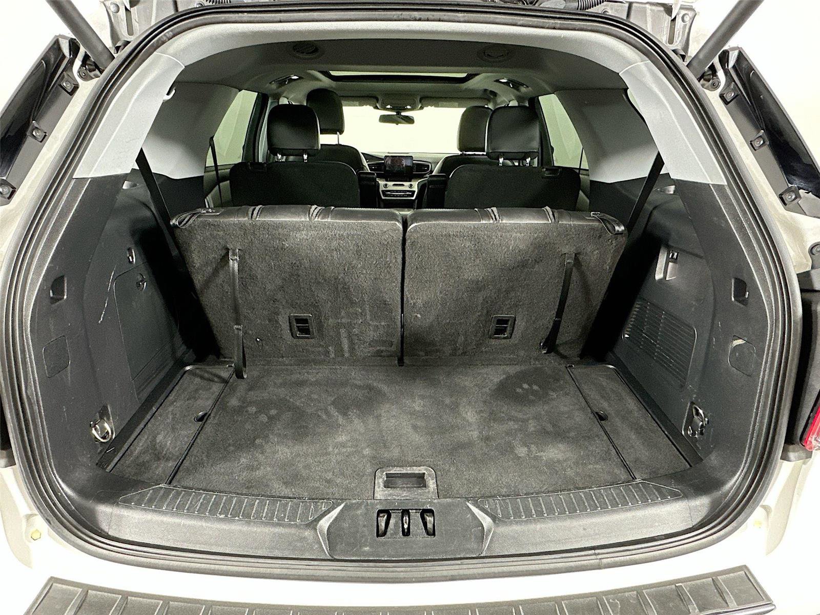 Used 2022 Ford Explorer XLT w/ Equipment Group 202A image 27