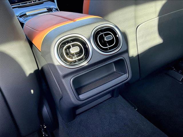 Used 2025 Mercedes-Benz C 300 Sedan image 25