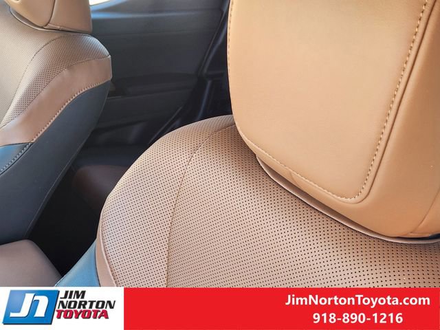 Used 2025 Lexus GX 550 w/ Accessory Package (2T) image 16