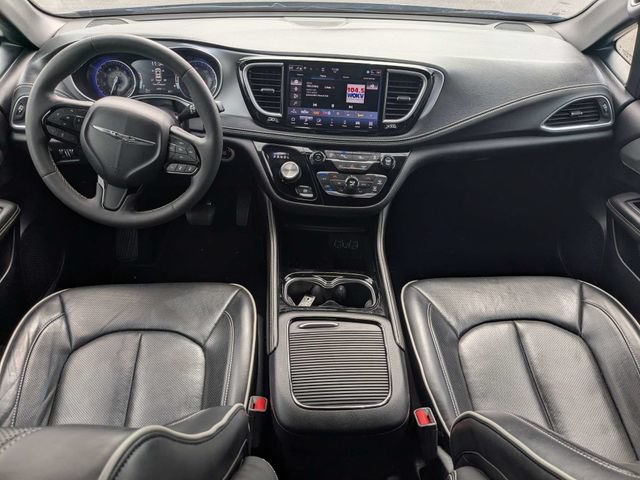 Used 2025 Chrysler Pacifica Limited FWD image 15