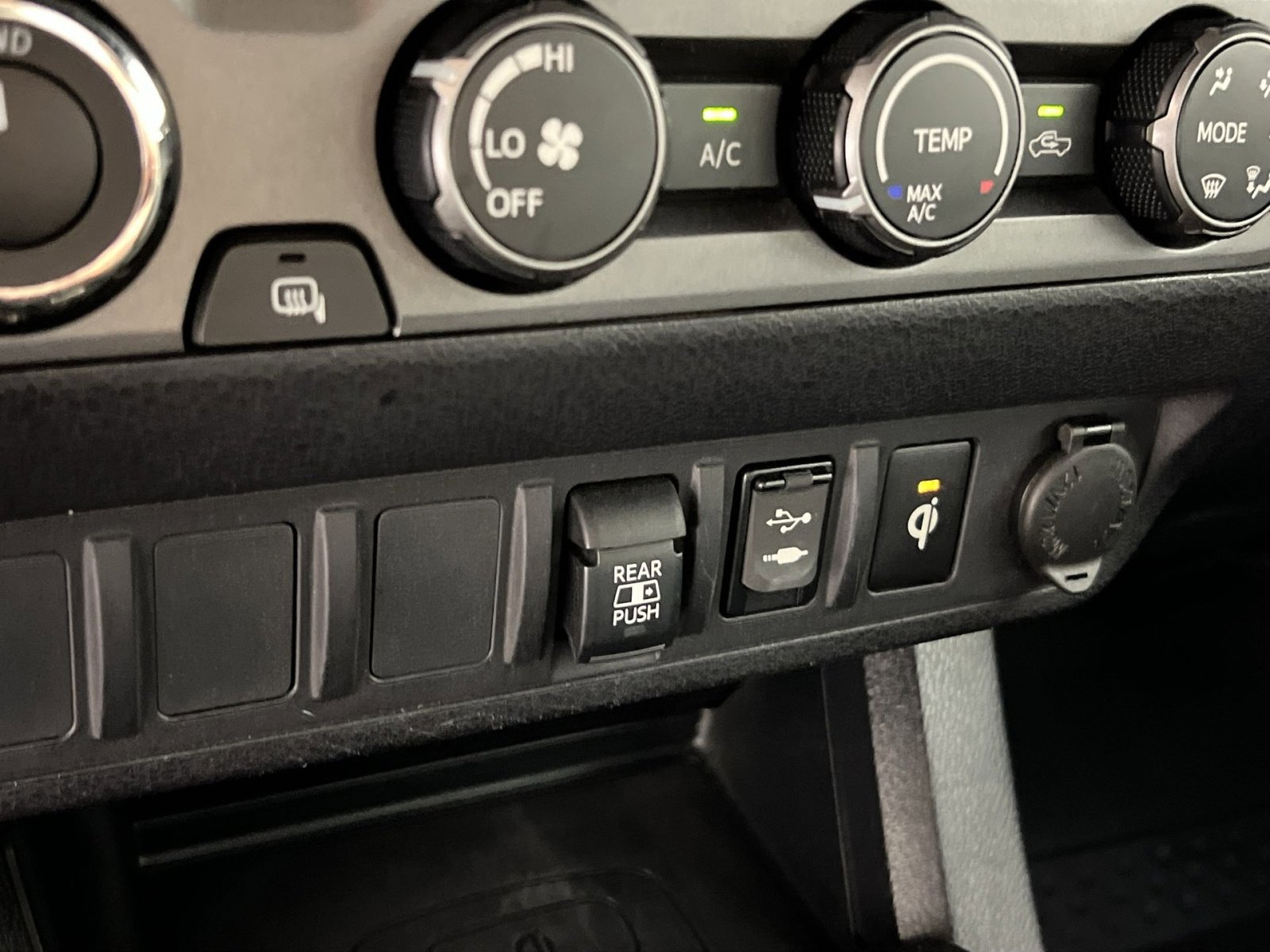 Used 2019 Toyota Tacoma TRD Off-Road image 31