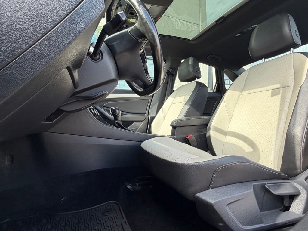 Used 2021 Volkswagen Jetta R-Line w/ R-Line Cold Weather Package FWD image 6