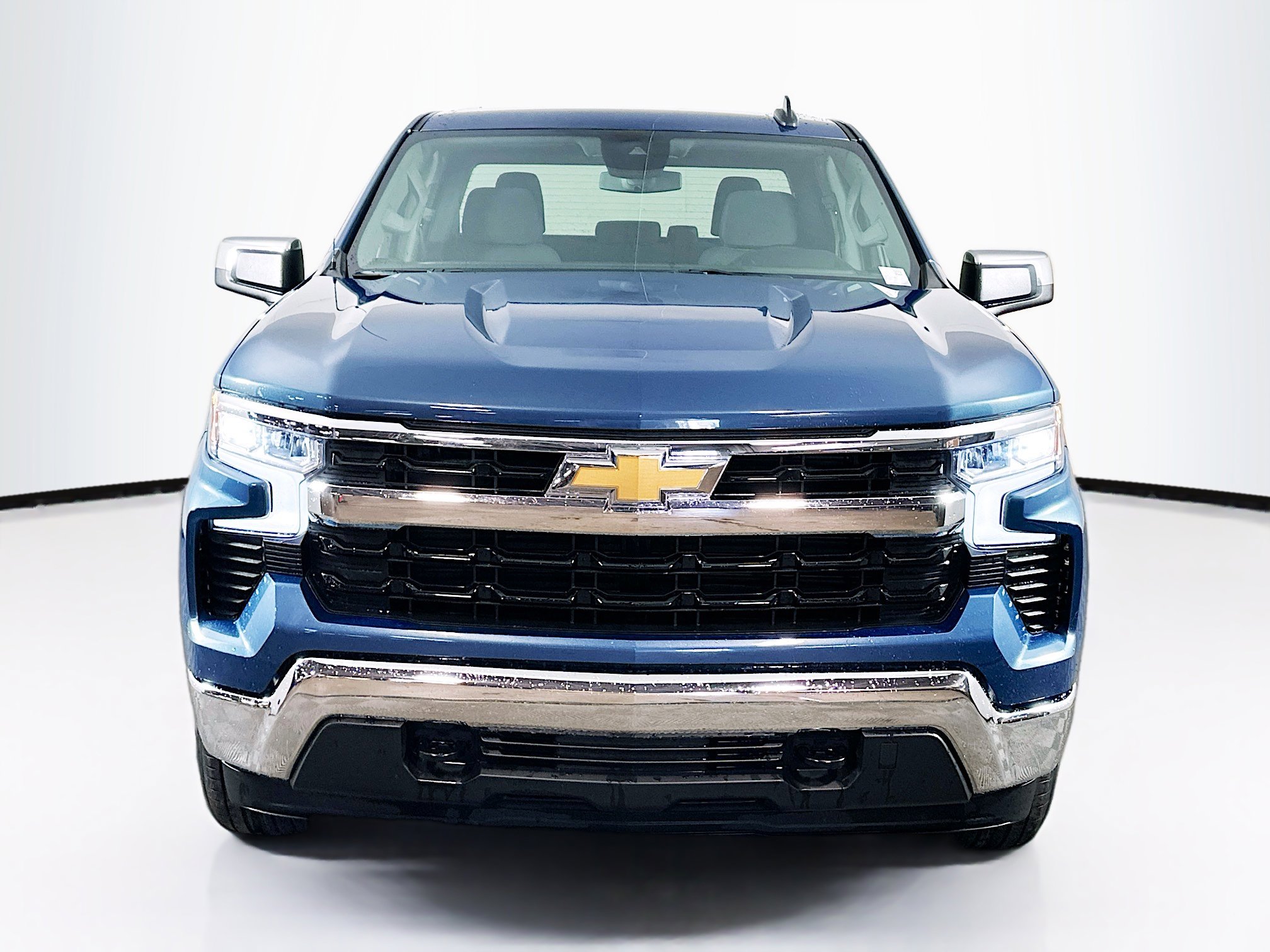 Used 2024 Chevrolet Silverado 1500 LT image 2