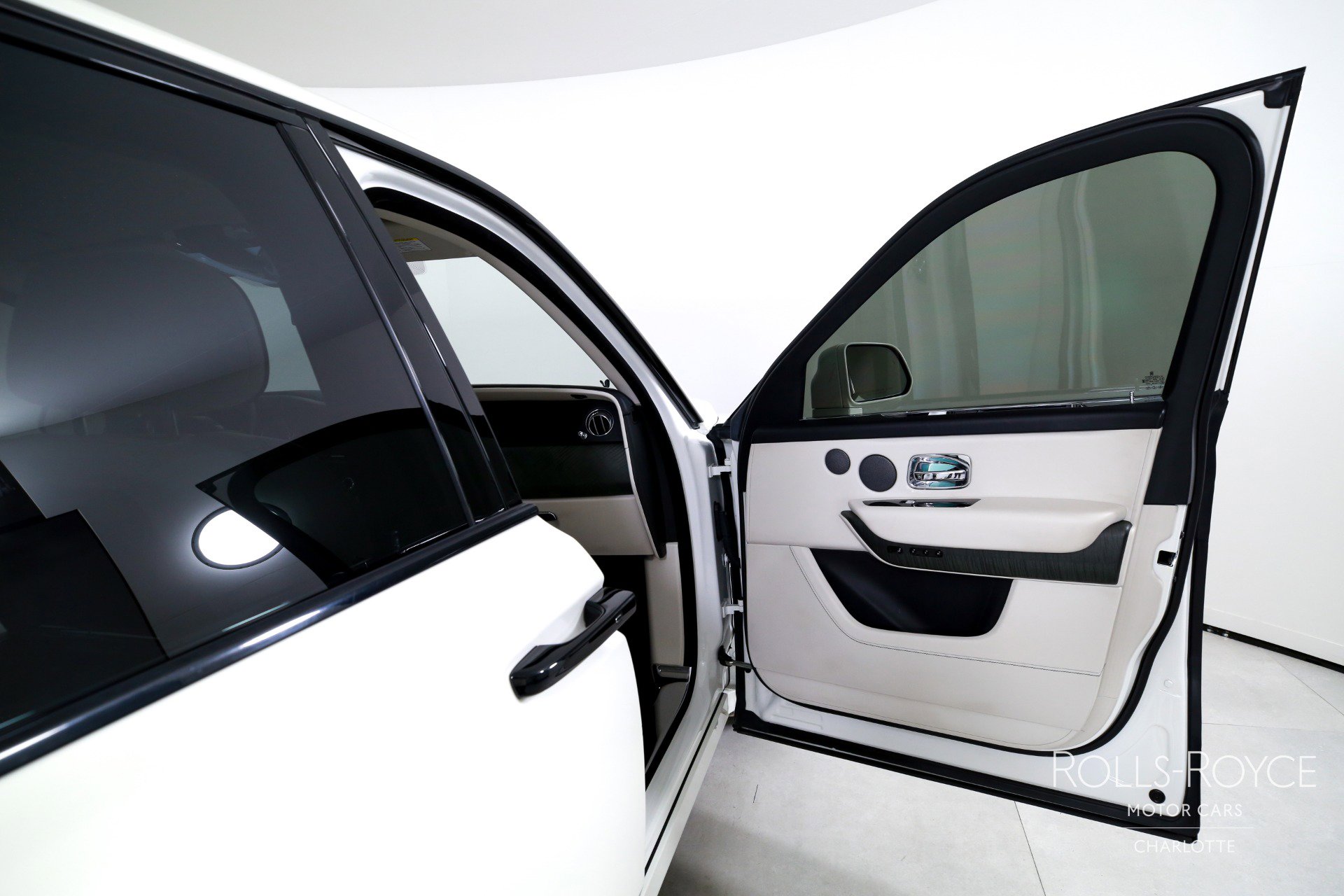 Used 2020 Rolls-Royce Cullinan image 33