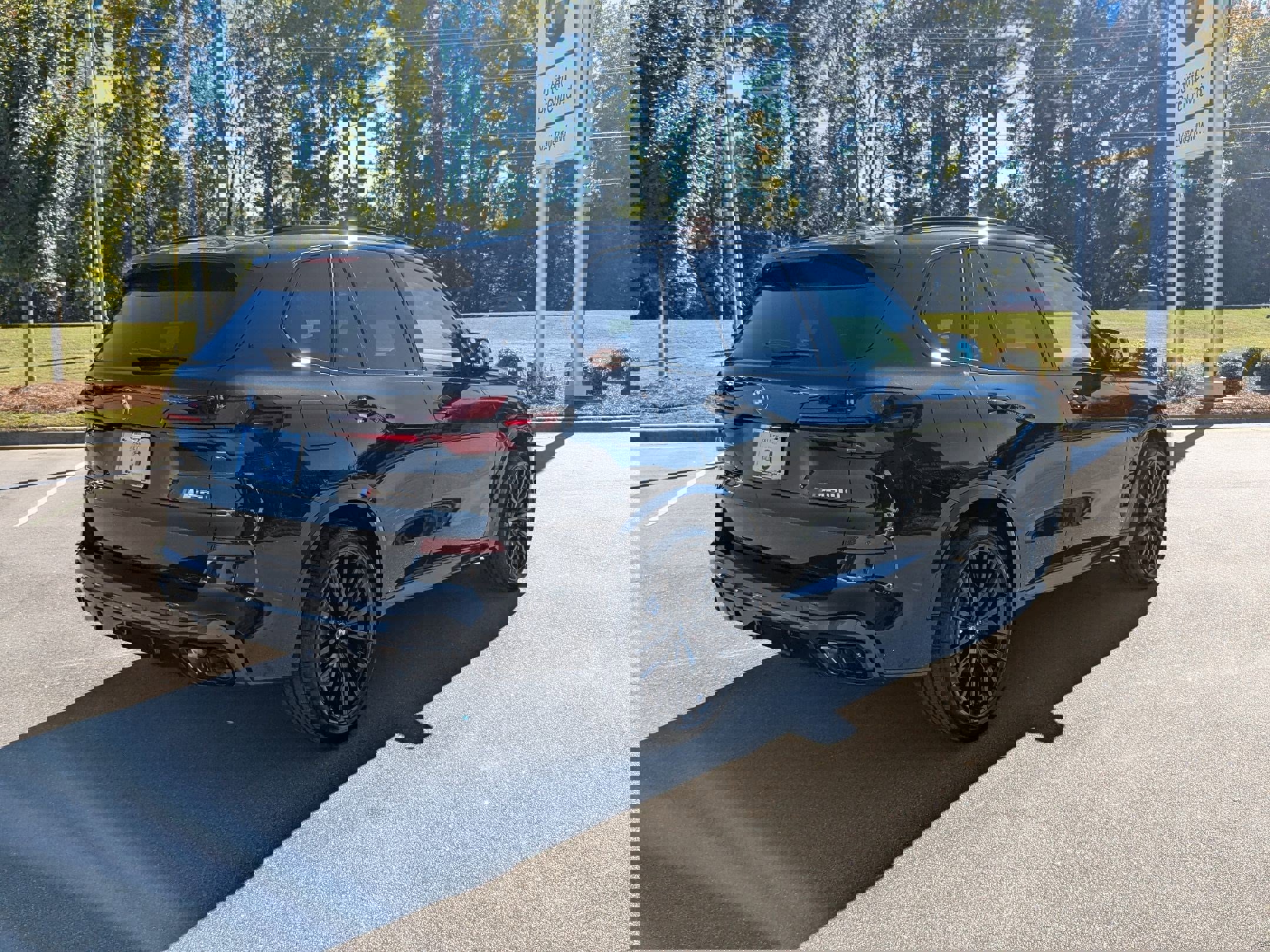 New 2026 BMW X5 M60i w/ Executive Package image 3