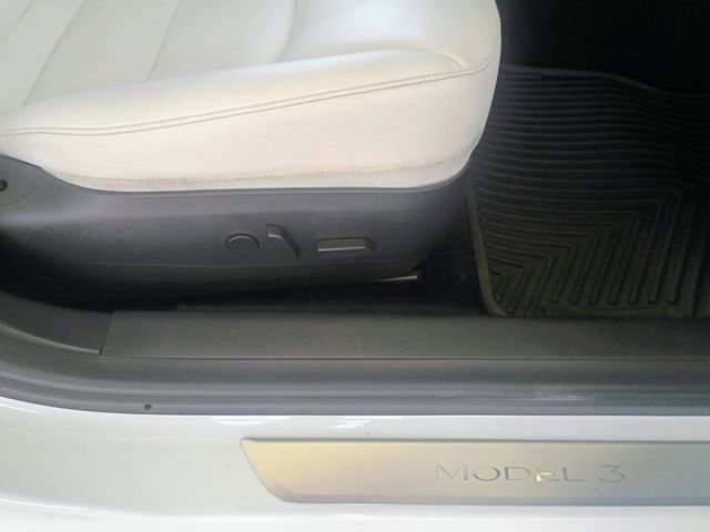 Used 2020 Tesla Model 3 Standard Range RWD image 34
