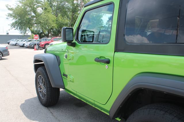 Used 2025 Jeep Wrangler Sport AWD/4WD image 37