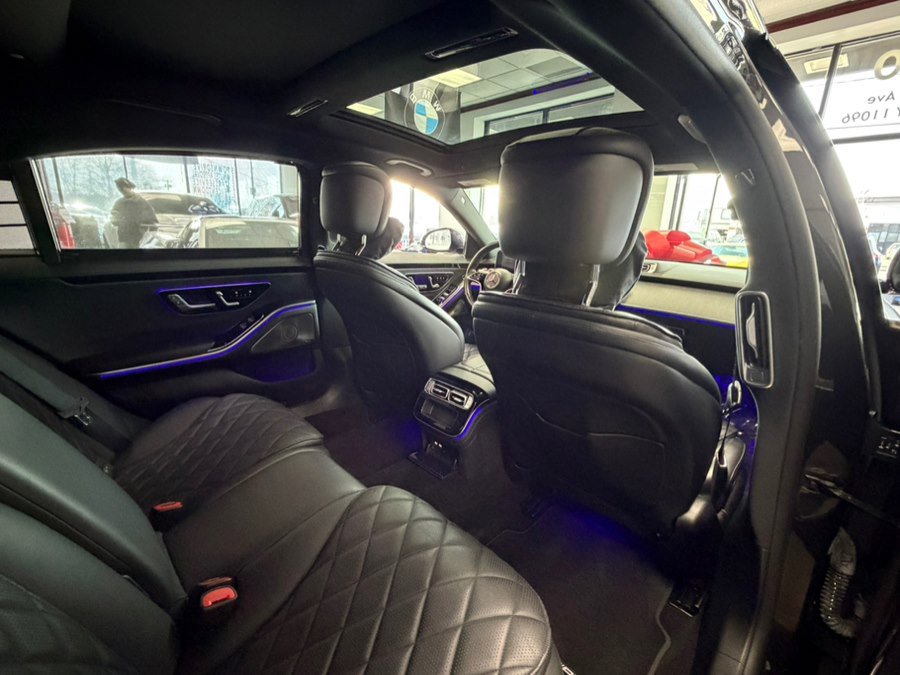 Used 2022 Mercedes-Benz S 580 4MATIC Sedan w/ AMG Line Package image 39