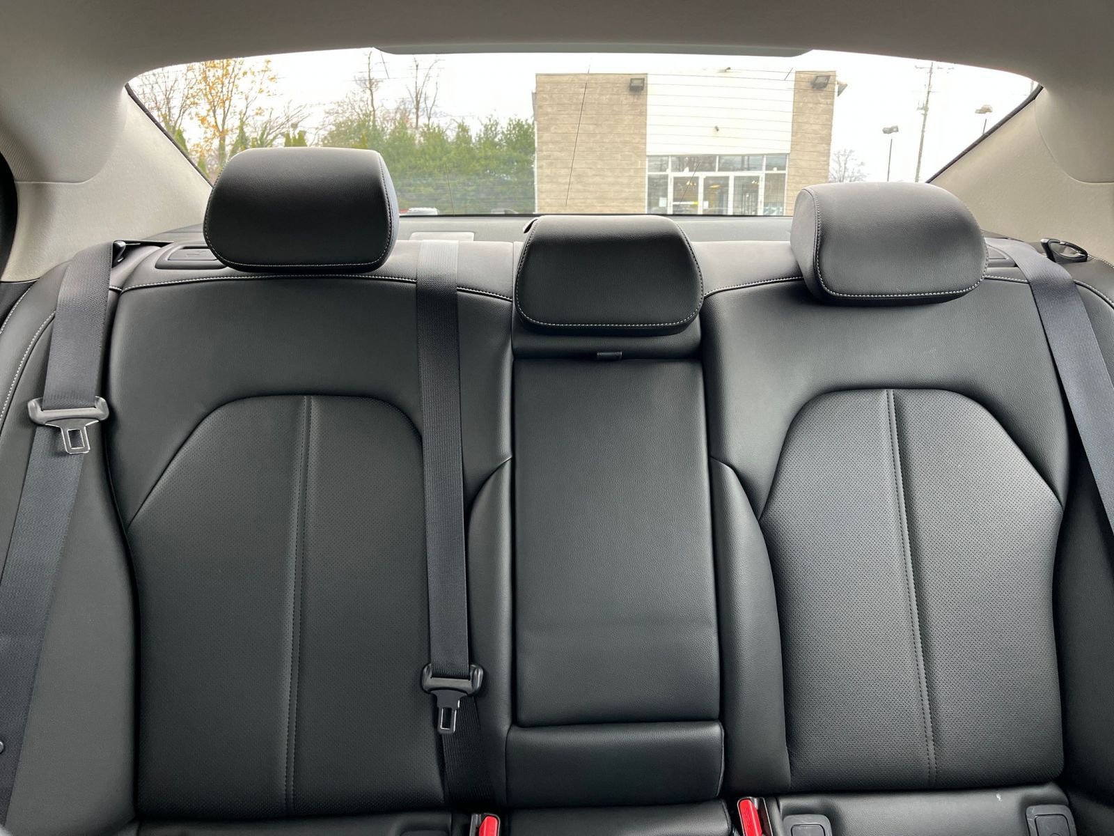 Used 2025 Genesis G70 2.5T image 38