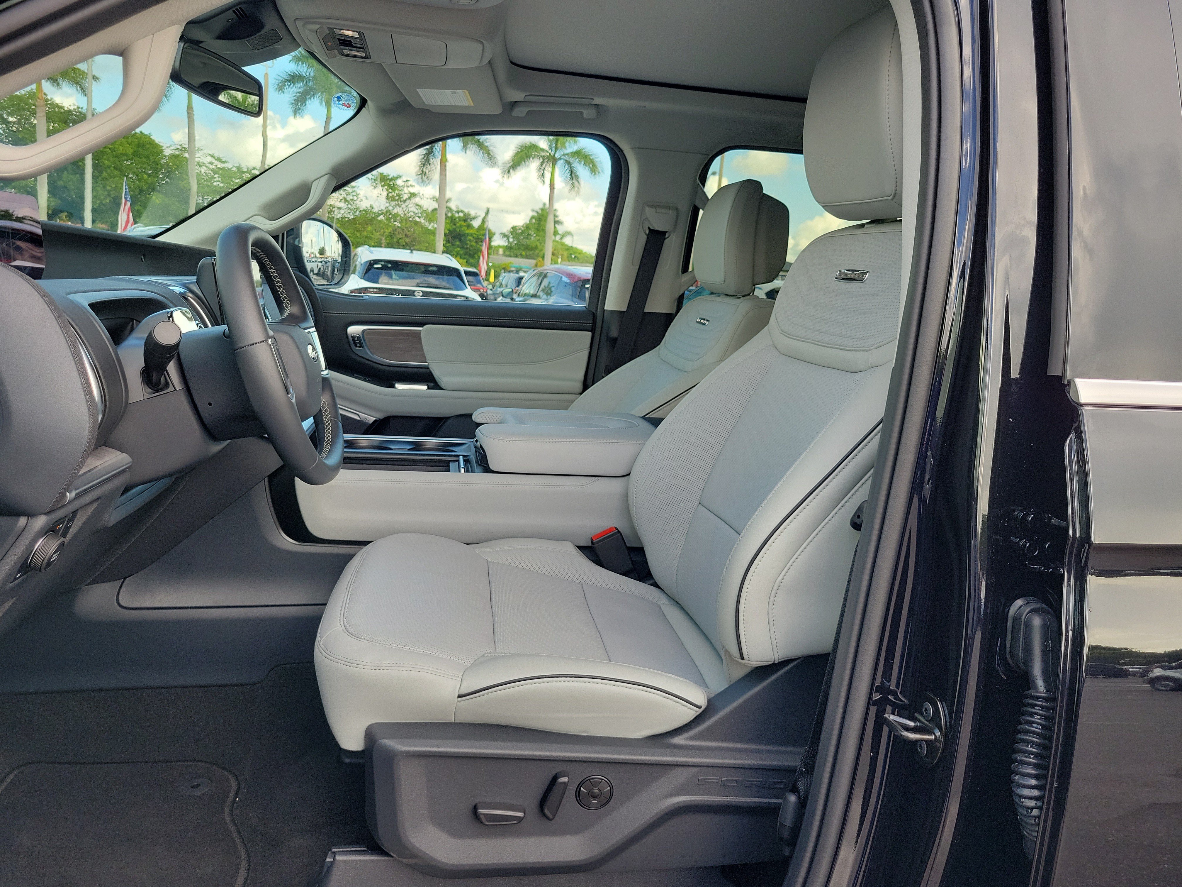 New 2026 Ford Expedition Platinum w/ Platinum Ultimate Package AWD/4WD image 10