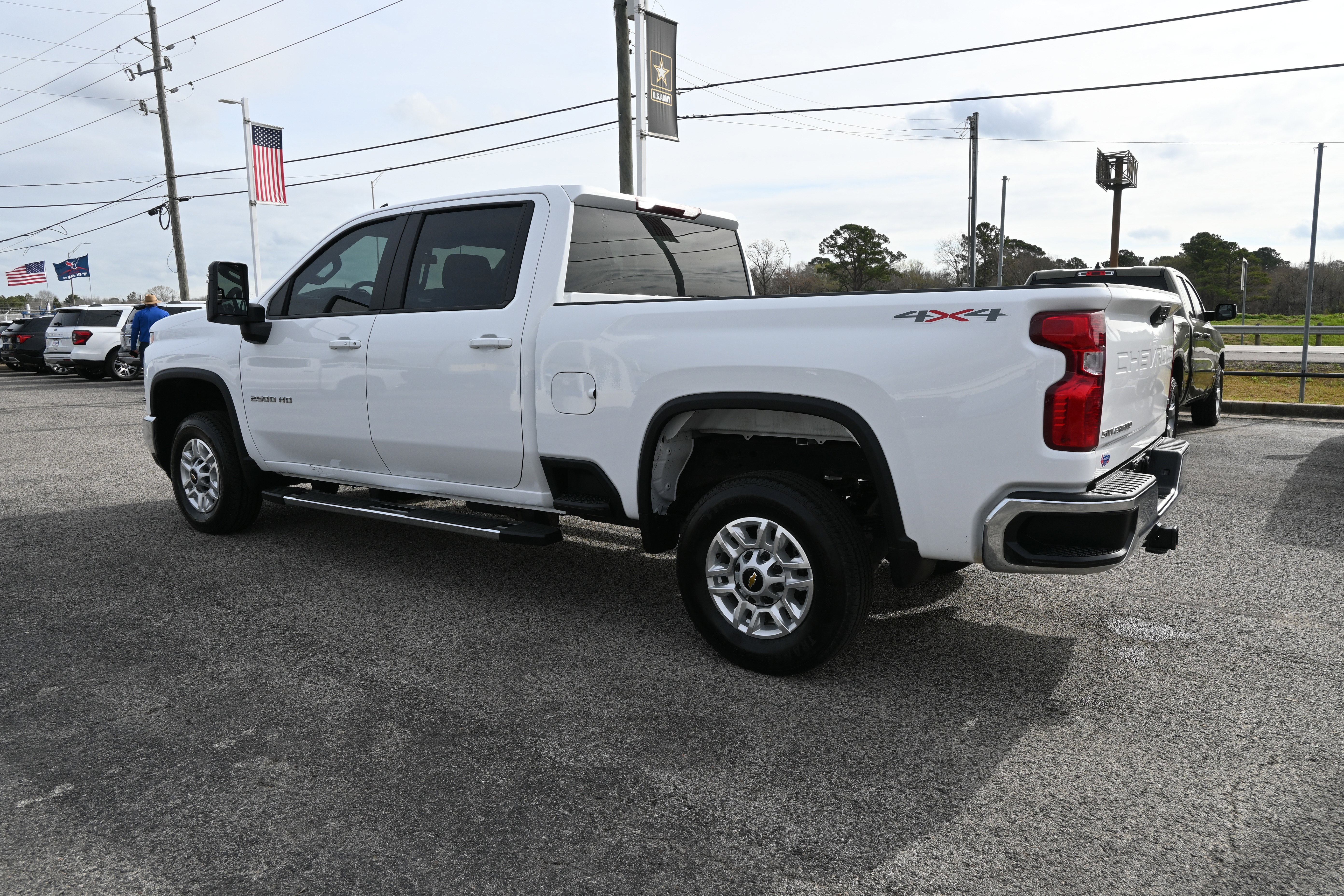 Used 2025 Chevrolet Silverado 2500 LT w/ Convenience Package image 6
