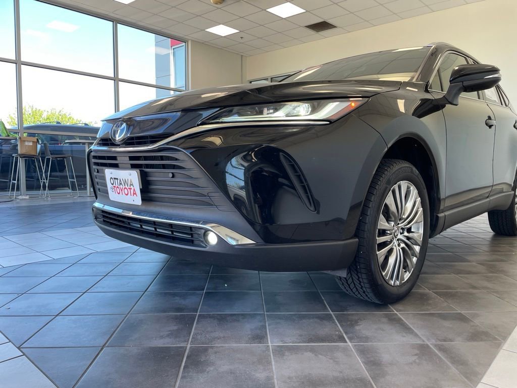Used 2023 Toyota Venza XLE AWD/4WD image 14