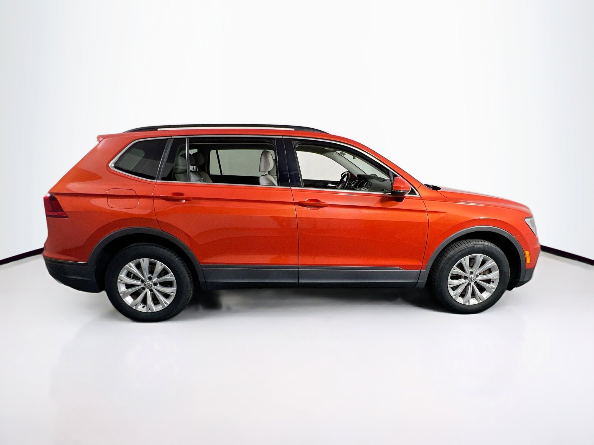 Used 2019 Volkswagen Tiguan SE w/ Panoramic Sunroof Package AWD/4WD image 4
