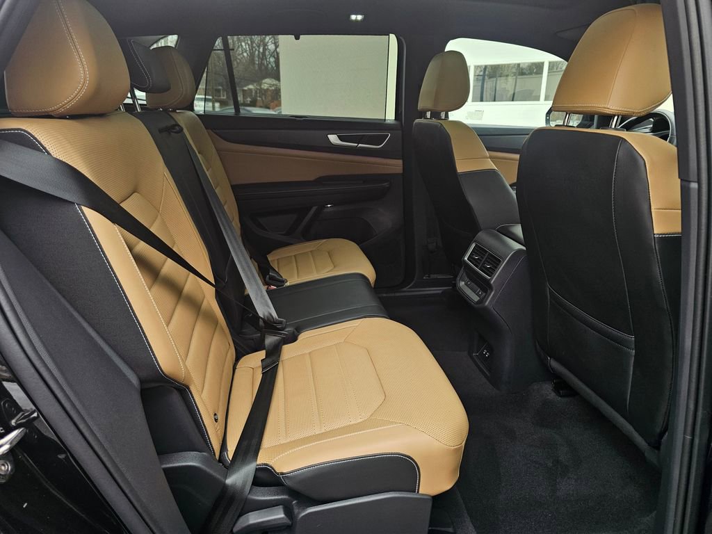 Used 2024 Volkswagen Atlas Cross Sport SEL R-Line image 18