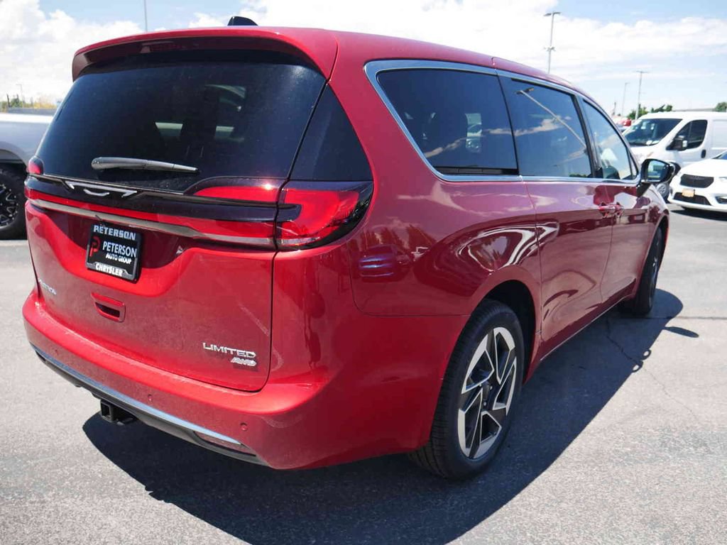 New 2027 Chrysler Pacifica Limited w/ Trailer Tow Group AWD/4WD image 23