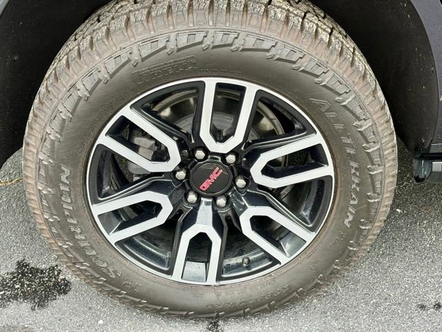 Used 2023 GMC Yukon AT4 w/ Technology Package AWD/4WD image 30
