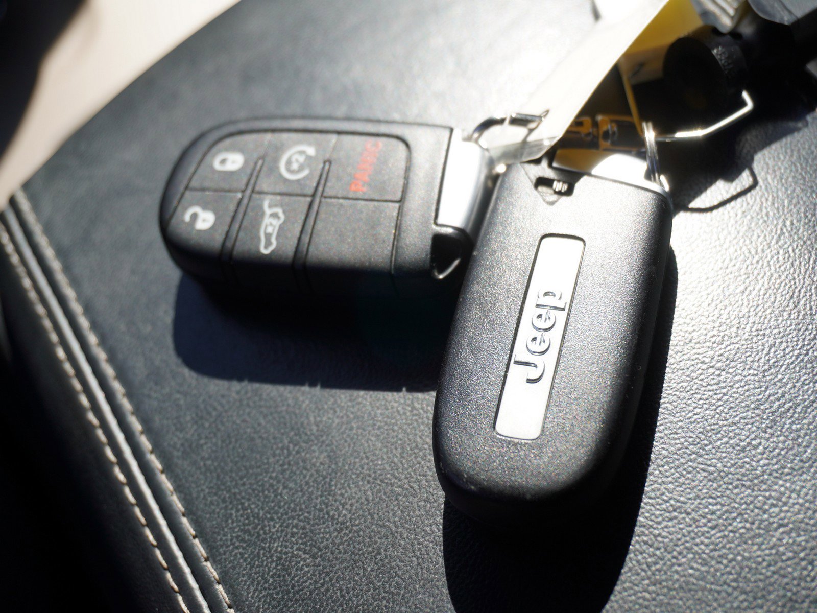 Used 2015 Jeep Grand Cherokee Overland image 20