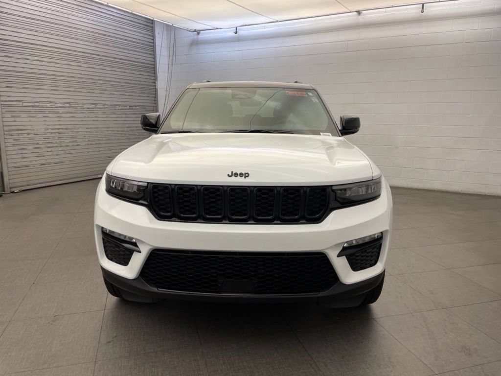 New 2025 Jeep Grand Cherokee Limited w/ Trailer Tow Package AWD/4WD image 6