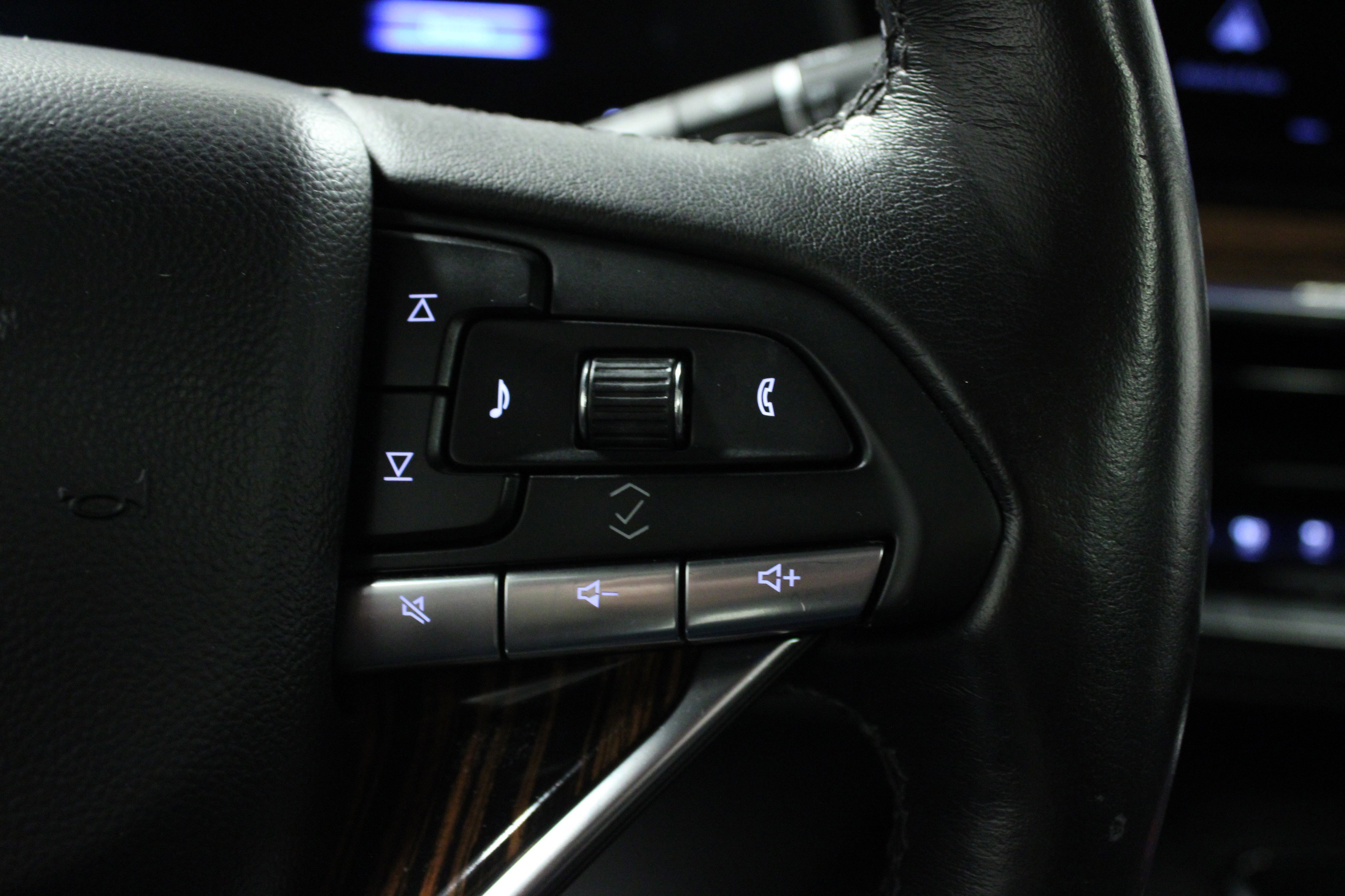 Used 2023 Cadillac Escalade Premium Luxury w/ LPO, Floor Liner Package image 22