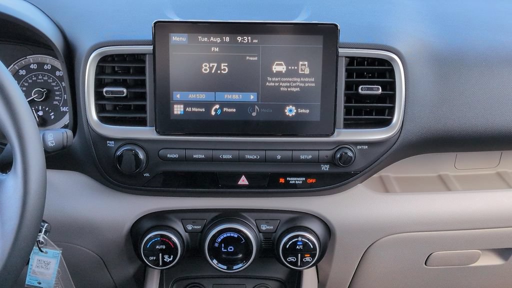 Certified 2021 Hyundai Venue SEL FWD image 13