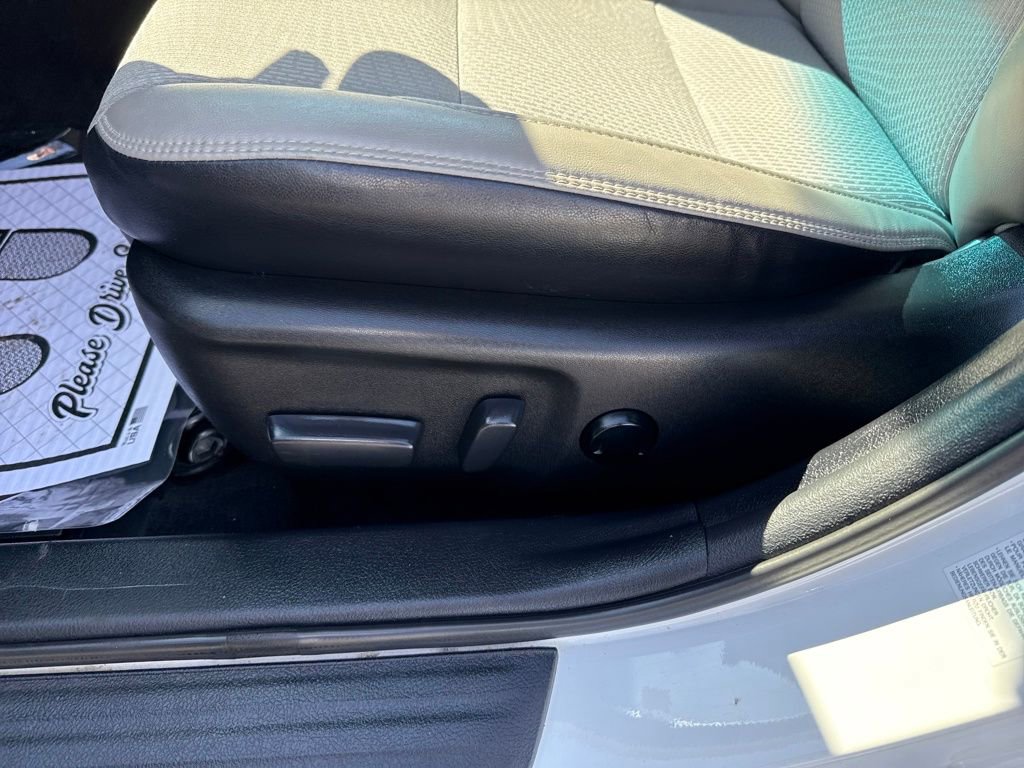 Used 2017 Toyota Camry SE image 17