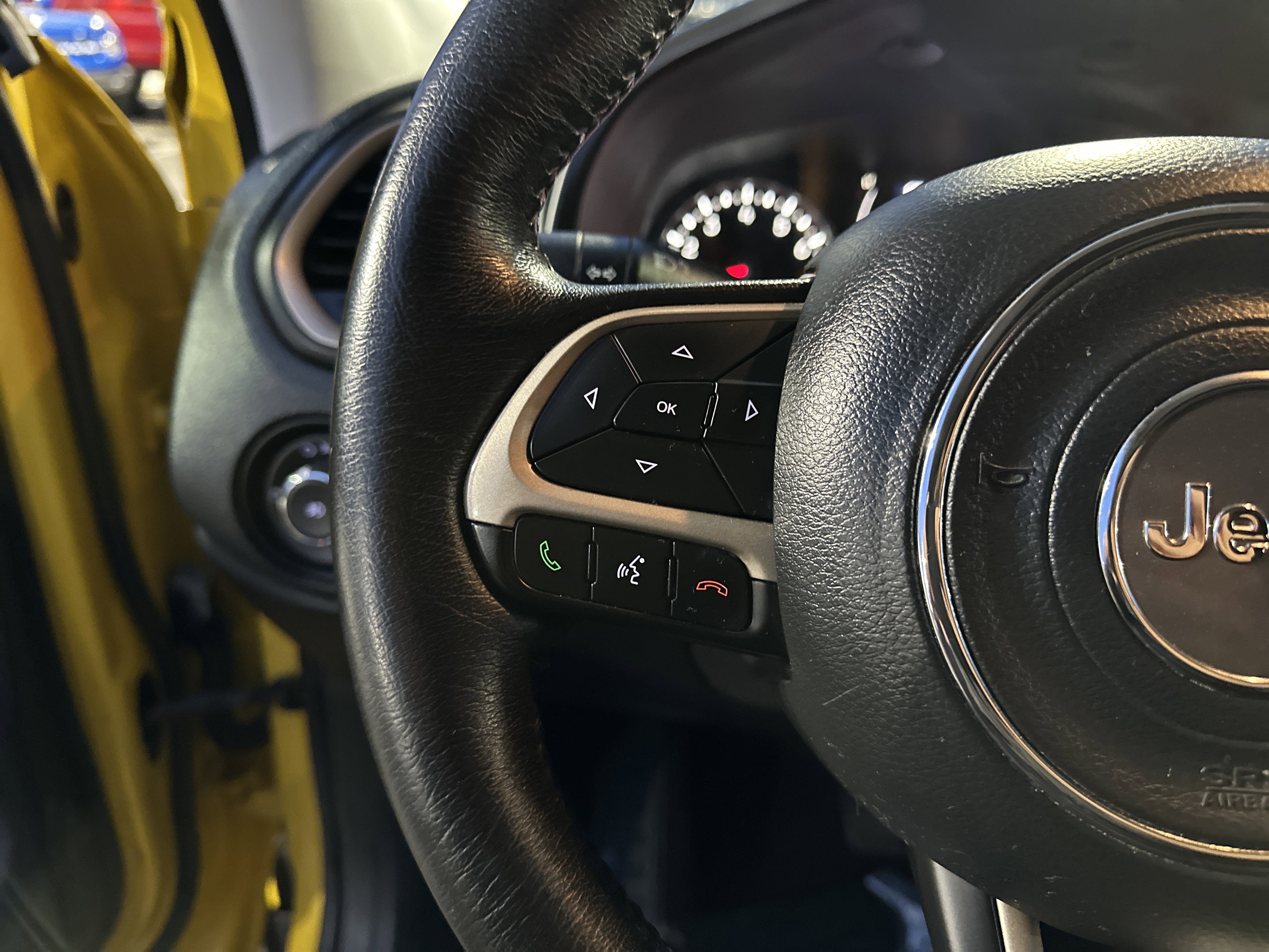 Used 2015 Jeep Renegade Latitude w/ Popular Equipment Group image 21