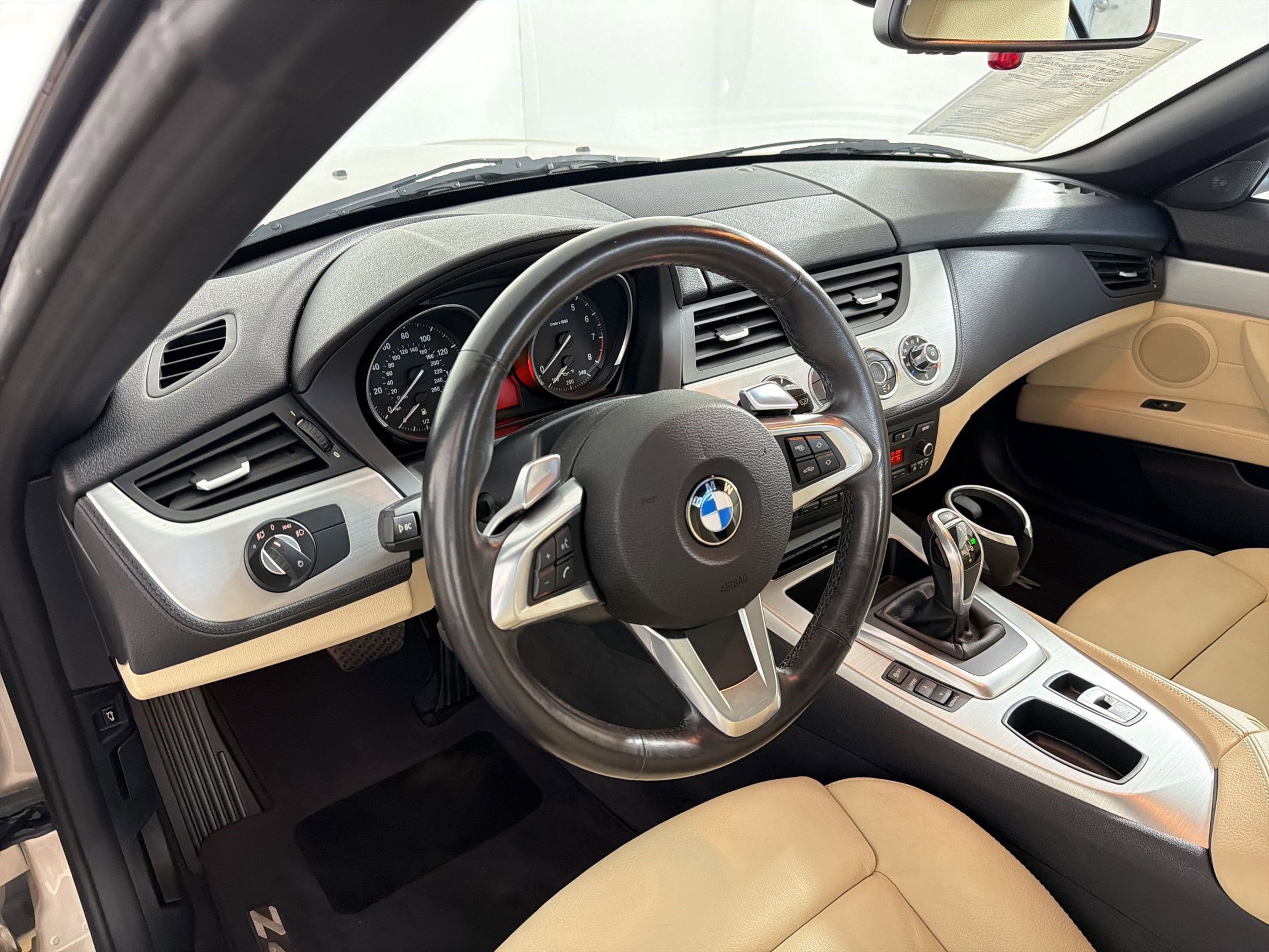 Used 2011 BMW Z4 sDrive35i image 4