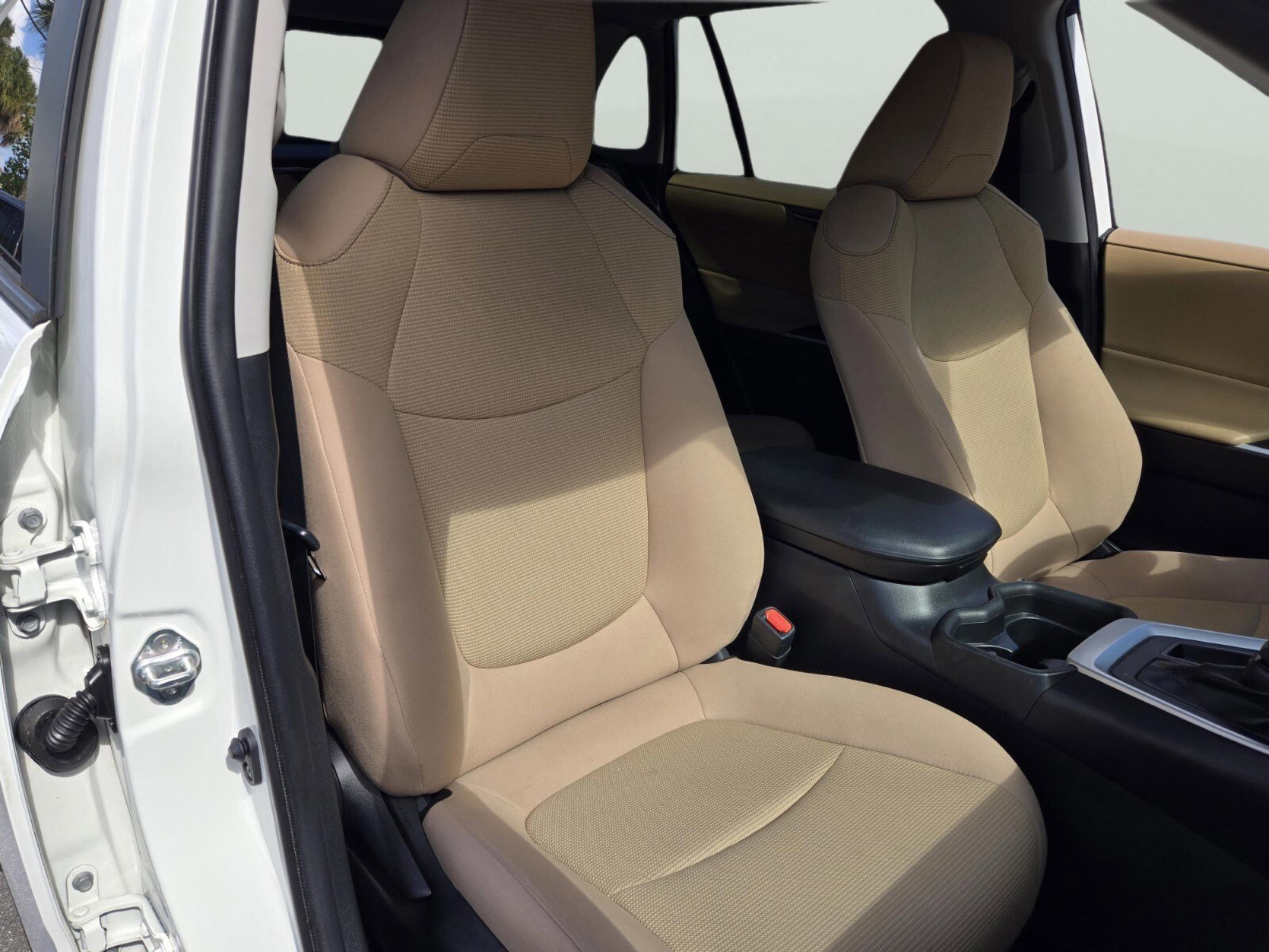 Used 2020 Toyota RAV4 LE image 25