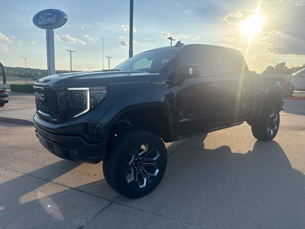 Used 2023 GMC Sierra 1500 AT4 w/ AT4 Premium Package AWD/4WD image 8