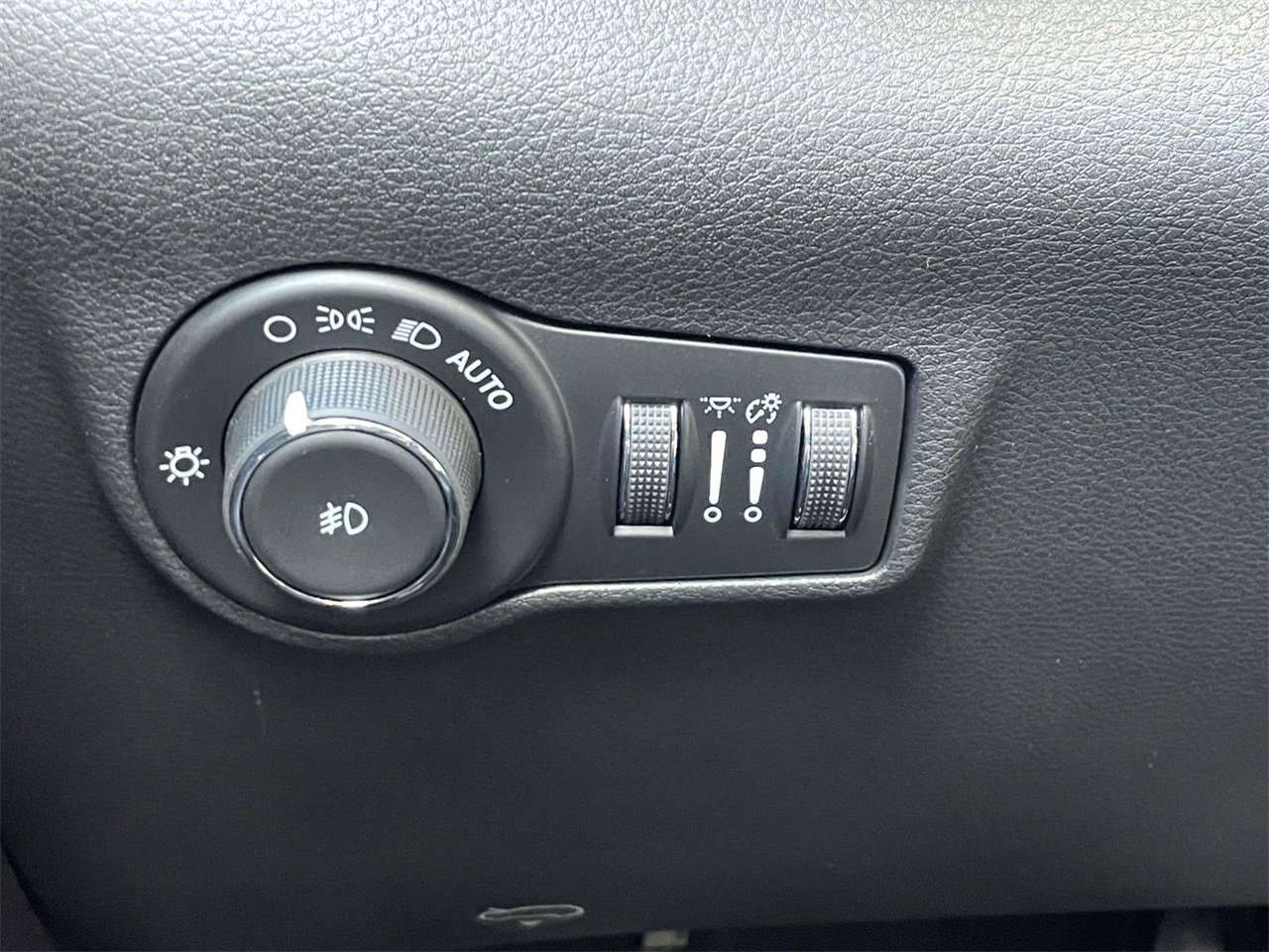 New 2026 Jeep Compass Latitude image 12