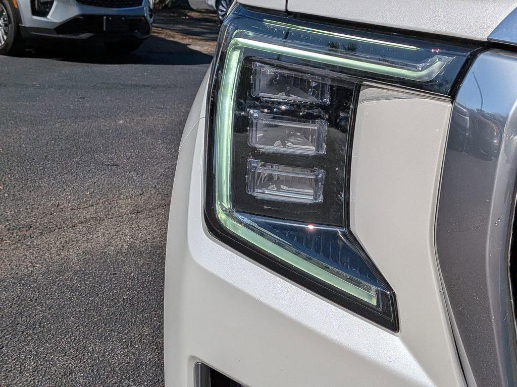 Used 2021 GMC Yukon Denali w/ Denali Premium Package image 10