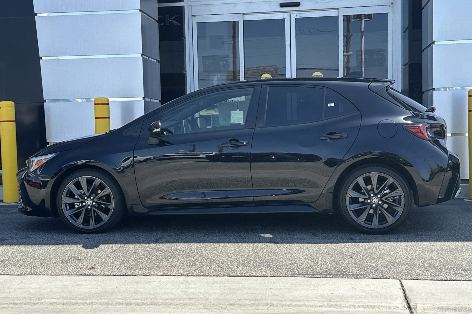 Used 2023 Toyota Corolla XSE FWD image 7