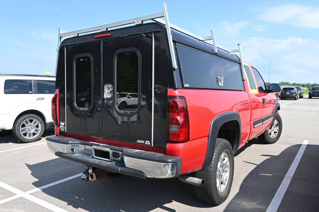 Used 2006 Chevrolet Silverado 1500 LT w/ Light Duty Power Package AWD/4WD image 3