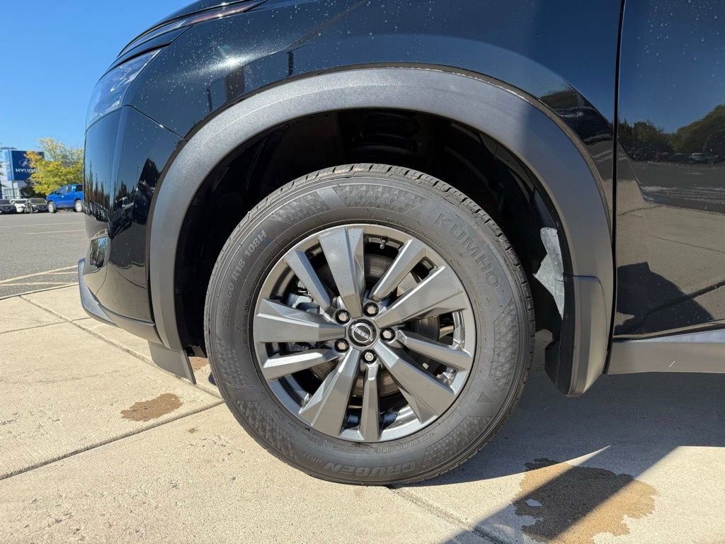 Certified 2024 Nissan Pathfinder SV image 9