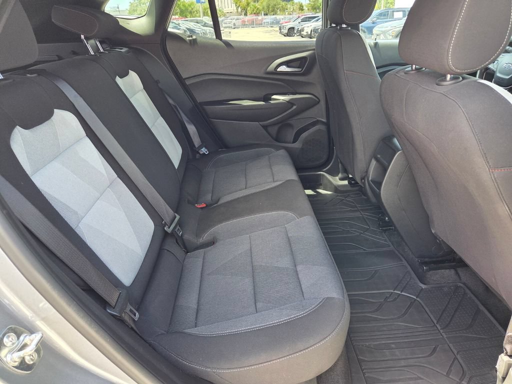 Used 2024 Chevrolet Trax RS FWD image 14