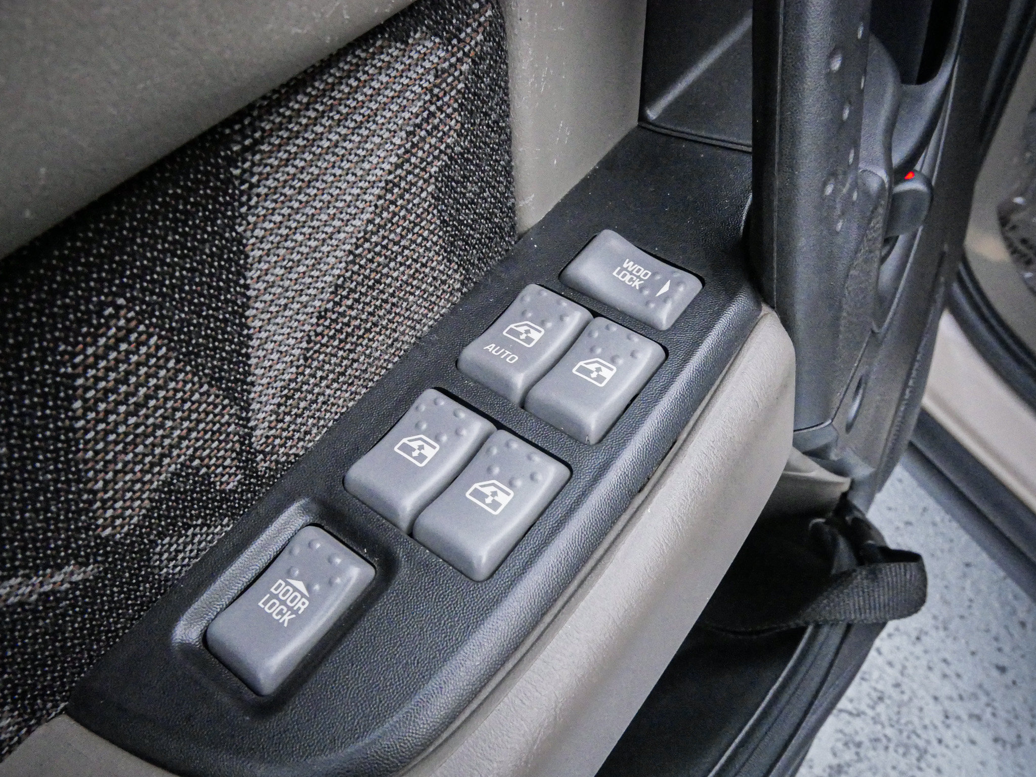 Used 2002 Pontiac Aztek 2WD image 15