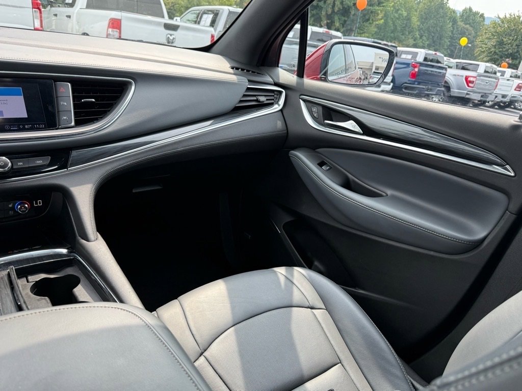 Used 2024 Buick Enclave Premium image 14