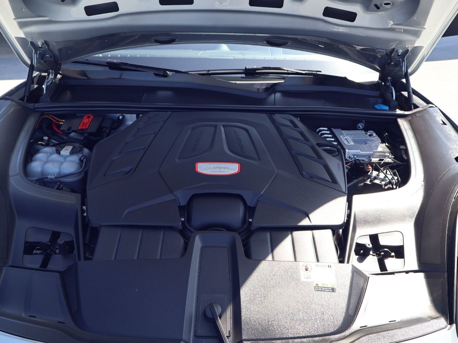 Certified 2023 Porsche Cayenne Turbo AWD/4WD image 26