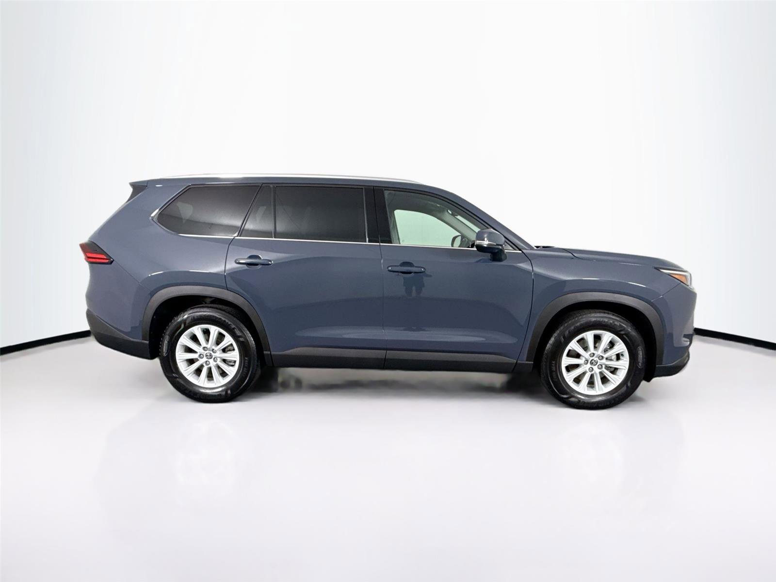 Certified 2025 Toyota Grand Highlander FWD image 11