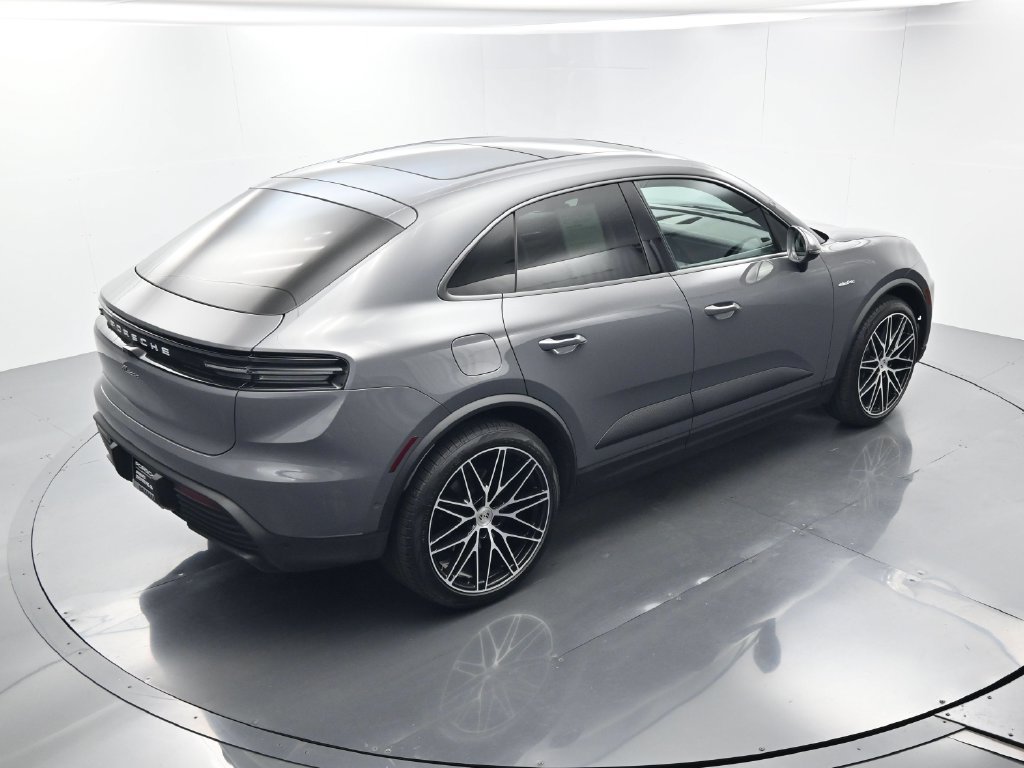 Certified 2025 Porsche Macan Electric RWD image 39