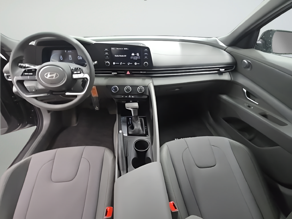 Certified 2026 Hyundai Elantra SE FWD image 28