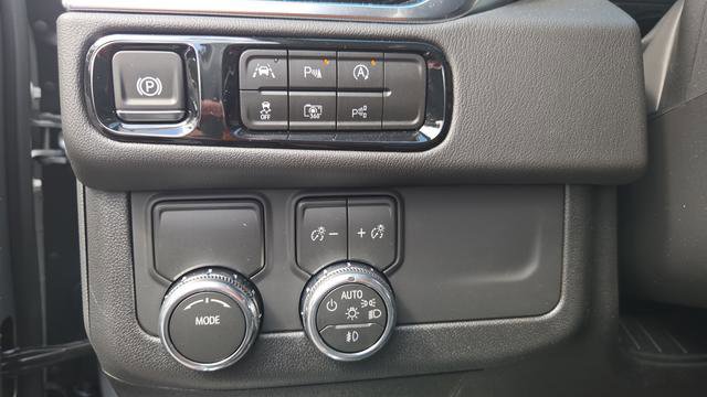 New 2026 GMC Yukon Denali w/ Sun & Power Step Package image 33