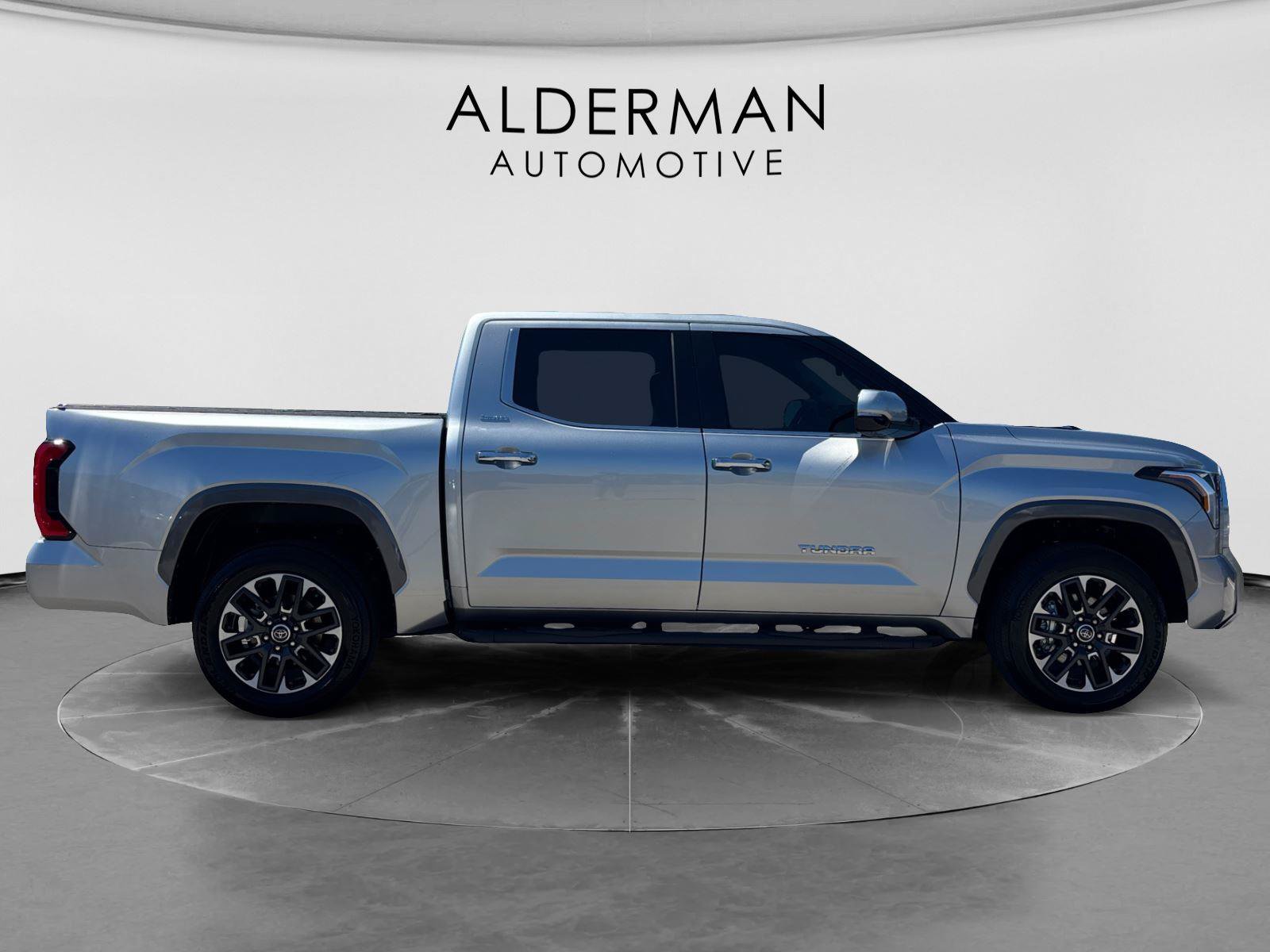 Used 2024 Toyota Tundra Limited AWD/4WD image 6
