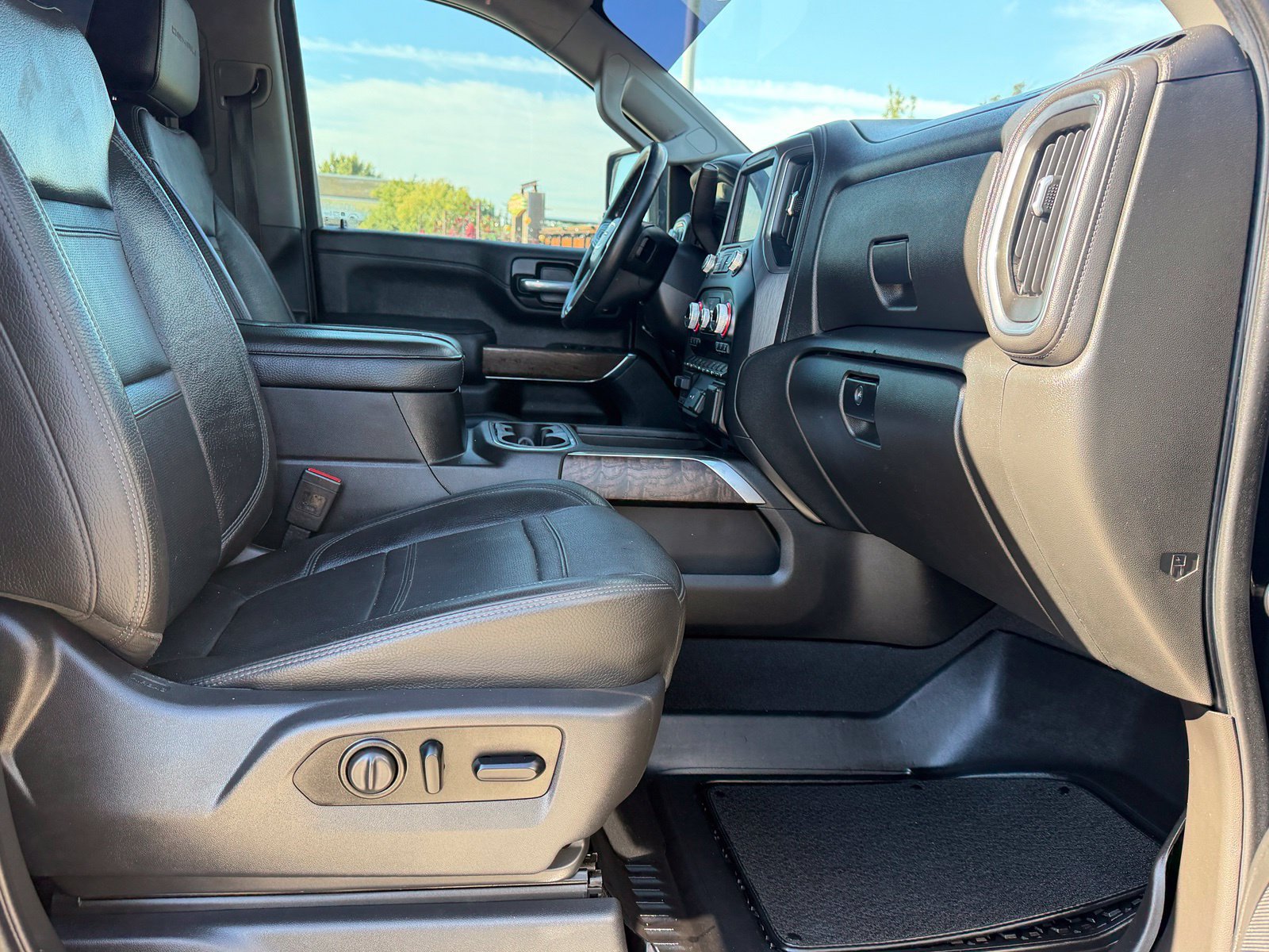 Used 2021 GMC Sierra 2500 Denali w/ Denali Black Diamond Edition AWD/4WD image 50