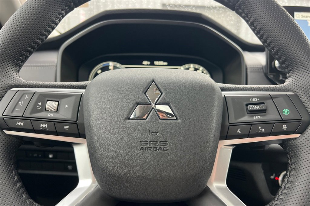 New 2025 Mitsubishi Outlander SE image 25