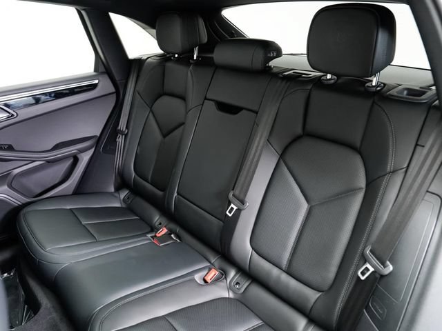 Certified 2023 Porsche Macan S AWD/4WD image 26