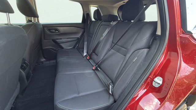 Used 2025 Nissan Rogue S AWD/4WD image 16