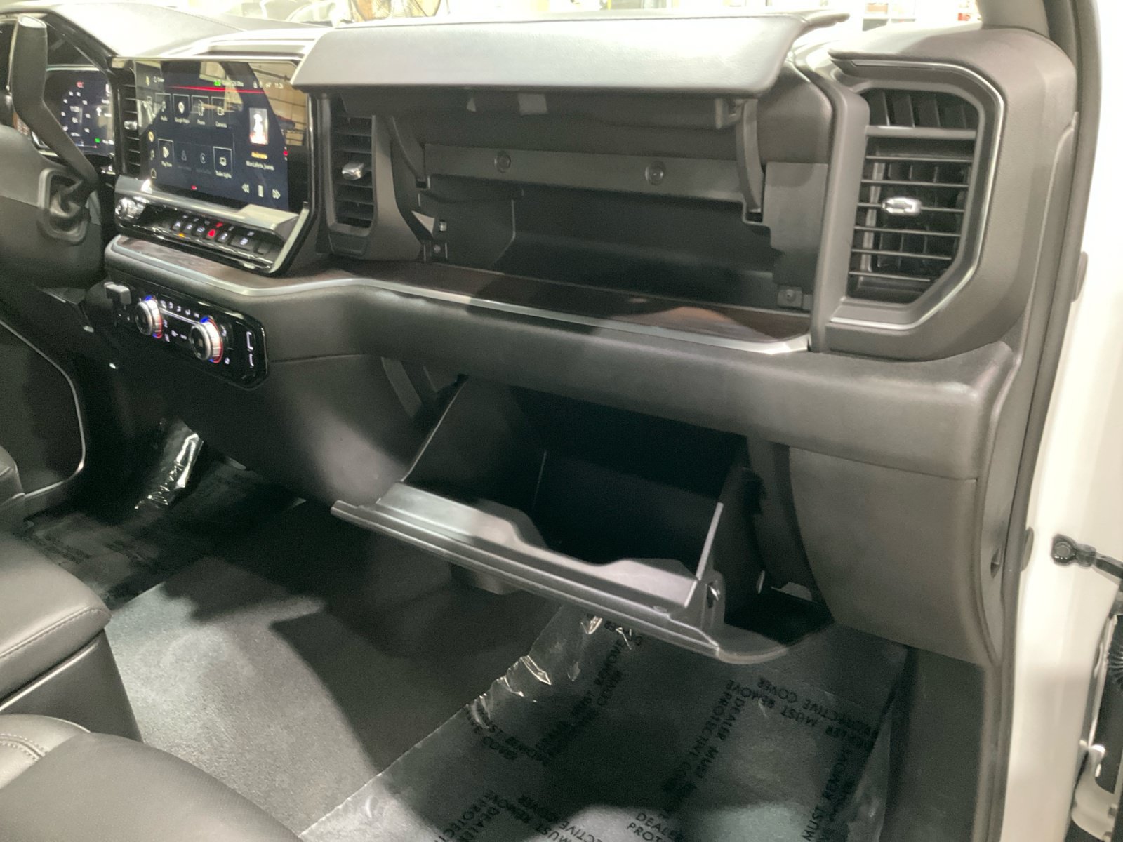 Used 2026 GMC Sierra 1500 SLT AWD/4WD image 21